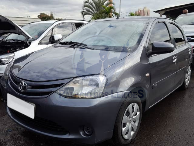 LOTE 035 - TOYOTA ETIOS XS 1.5 16V Manual 2015