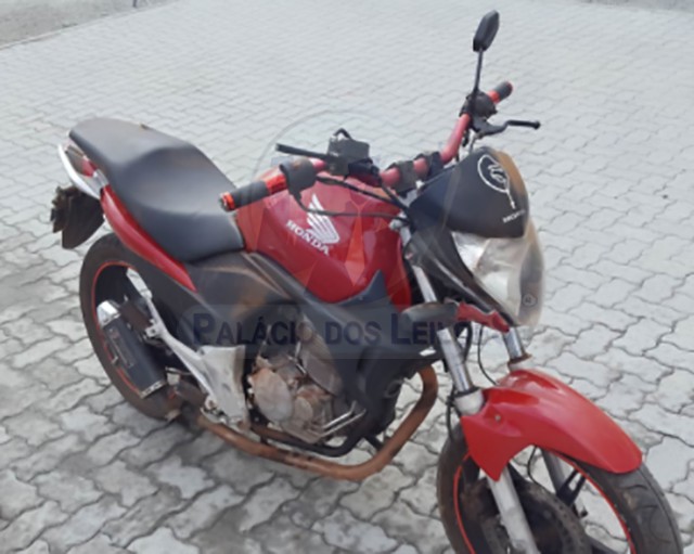 Lote 019 - HONDA CB 300 R 2011