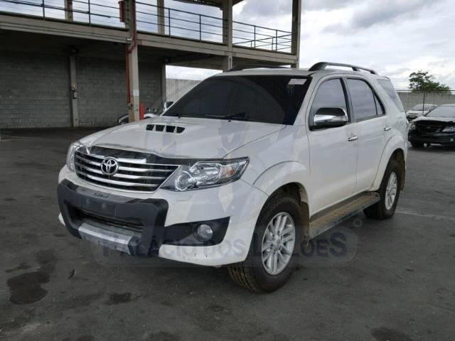 LOTE 023 - Toyota Hilux SW4 3.0 TDI 4x4 SRV 7L 2014