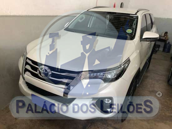 LOTE 008 - TOYOTA HILUX SW4 2.8 SRX 4X4 7 LUGARES 16V TURBO INTERCOOLER DIESEL 4P AUTOMÁTICO