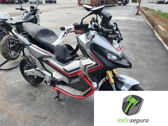 LOTE 016 HONDA X-ADV 750 DCT 2018