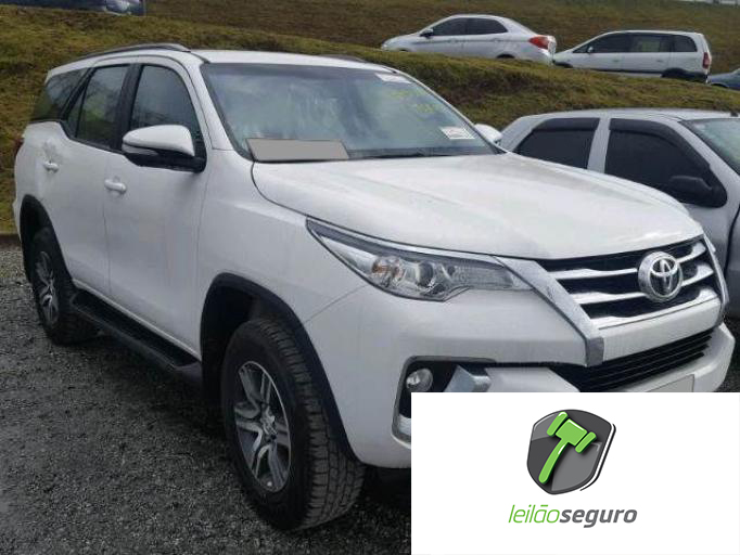 LOTE 002 - TOYOTA HILUX SW4 2017