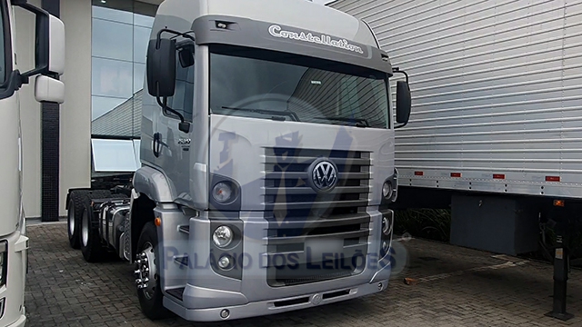 LOTE 007 - VOLKSWAGEN 26-390 E Constel. 6x4 2p (E5) 2013