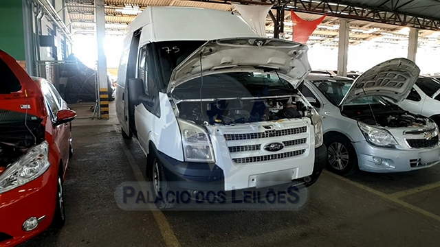 LOTE 009 - Ford Transit 350L TA Furgão 2013