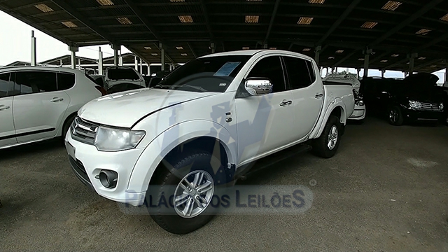 LOTE 013 - Mitsubishi L200 Triton 3.5 V6 HPE 4WD (Flex) (Aut) 2015